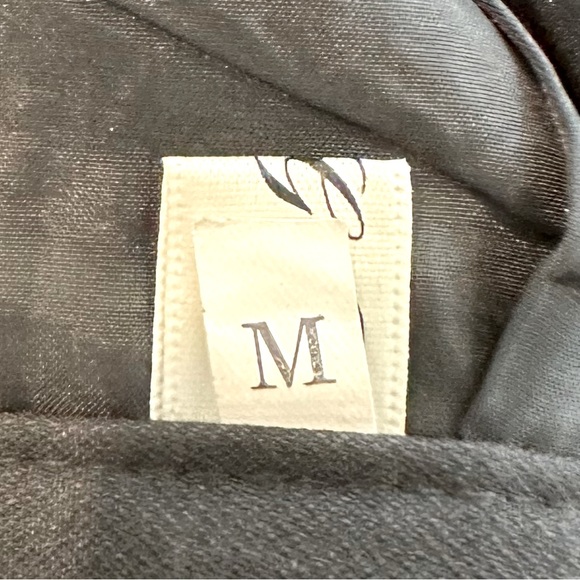 EUC,Jet black pleated skirt with built in shorts. Good quality fabric. M - Picture 3 of 9